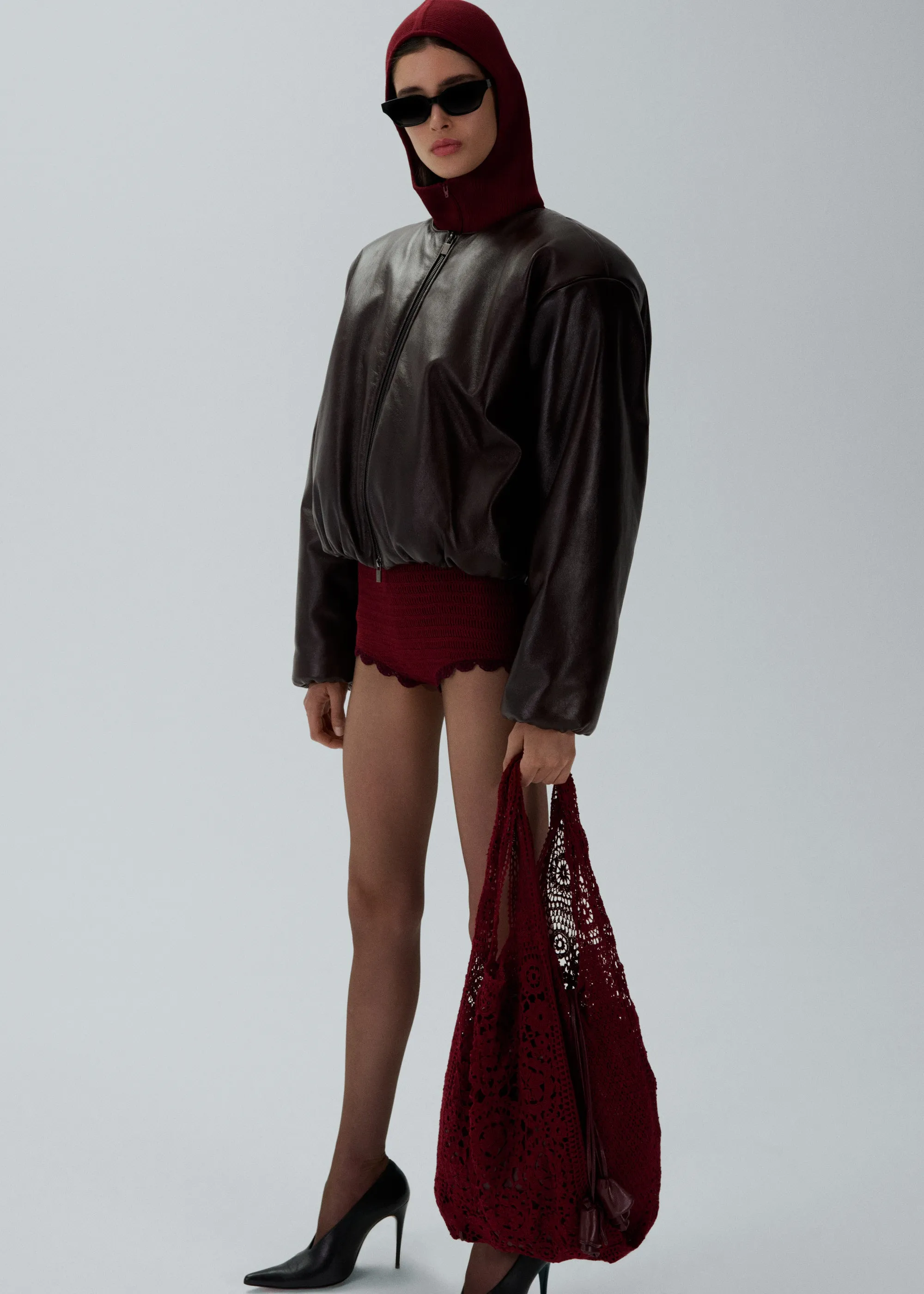Lace trim crochet shorts in bordeaux