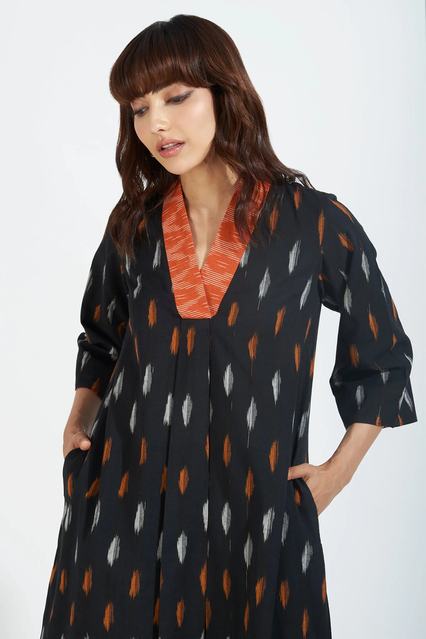v-neck kurta with side slit - charcoal spice & vibrant zest