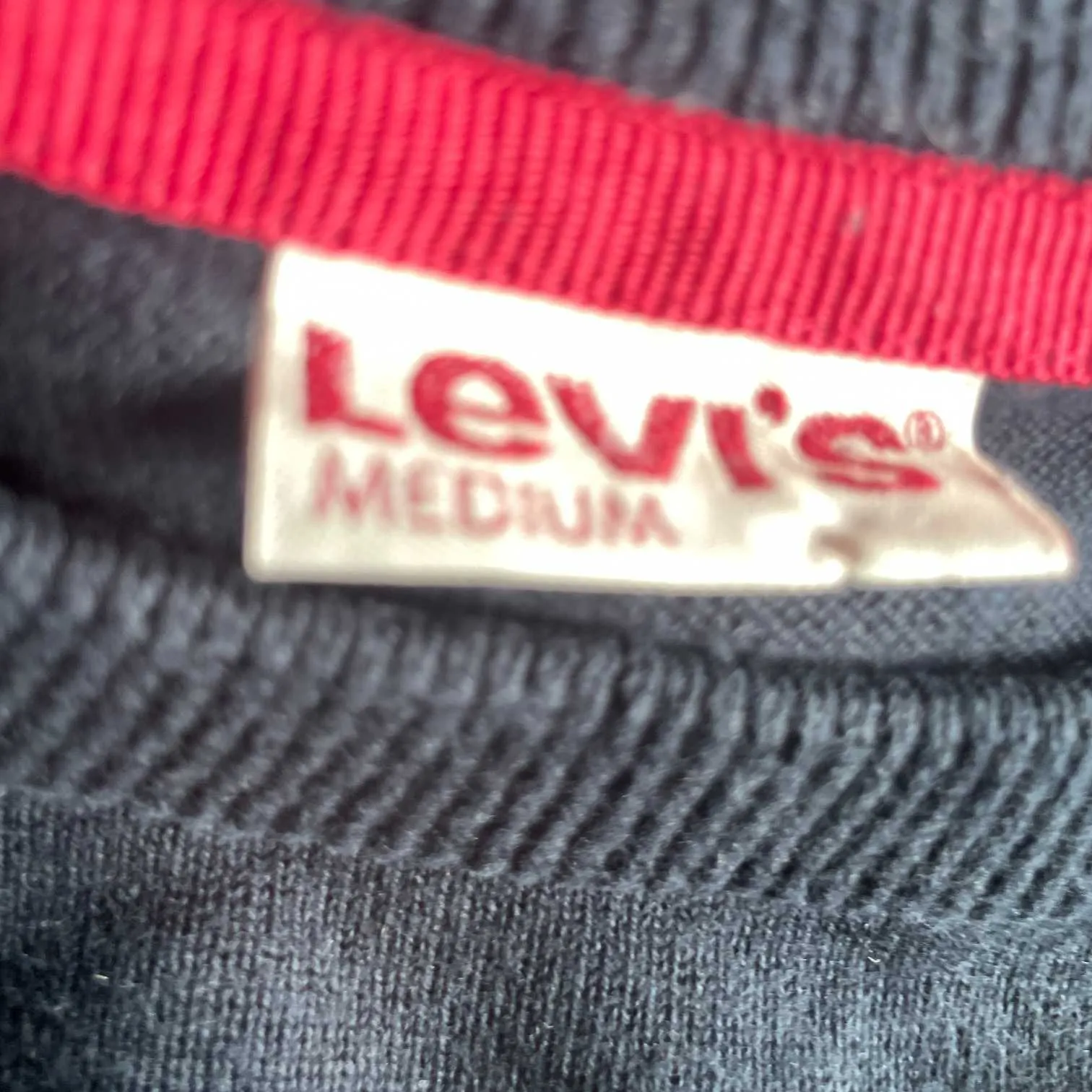 Vintage men black stripe Levi's crew neck sweatshirt in M|L27 W20|SKU 5601