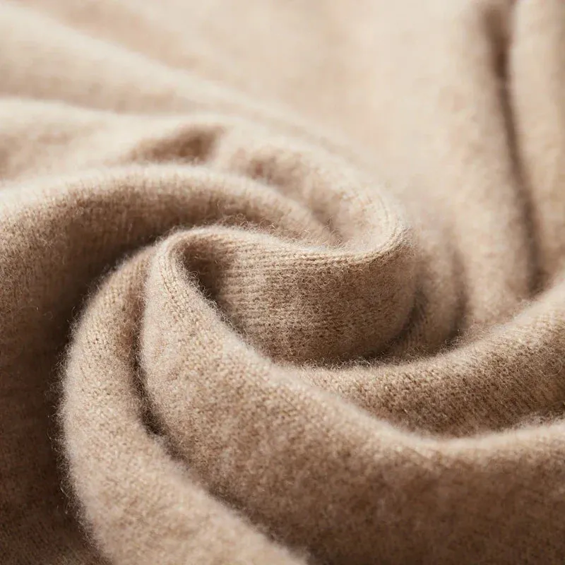 Warm Men's Wool Hoodie with Classic Fit and Clean Design